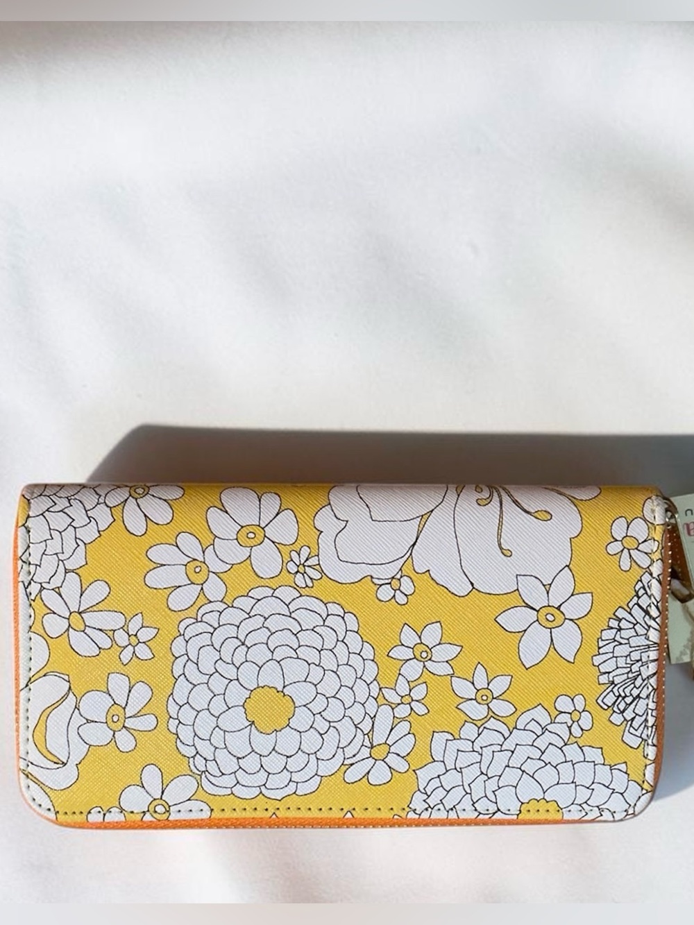 TRINA TURK NWT YELLOW AND WHITE FLORAL LONG ZIP WALLET